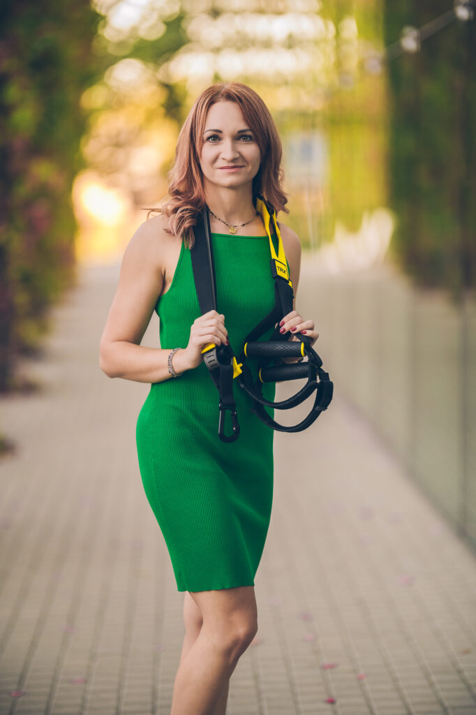 O mnie. Jestem certyfikowaną trenerką personalną z 9 letnim doświadczeniem, trenerką kobiet w ciąży, instruktorką TRX® oraz instruktorką EMS (elektrostymulacji).