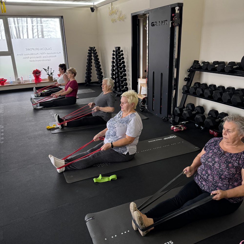 grupa seniorek, gimnatyka osób starszych